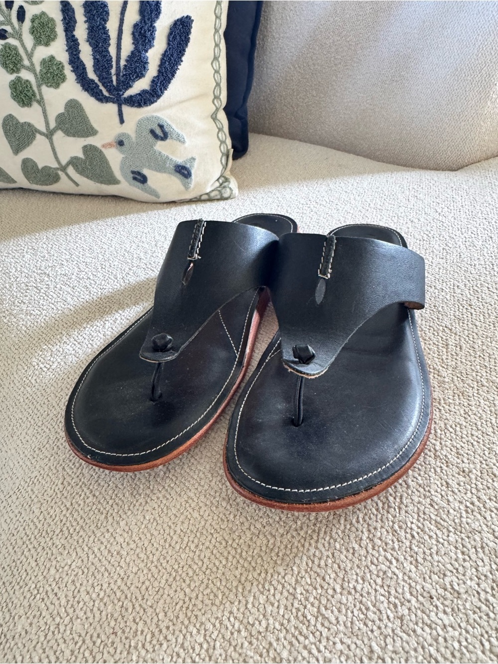OluKai Women's Black Leather Toe-Post Sandals